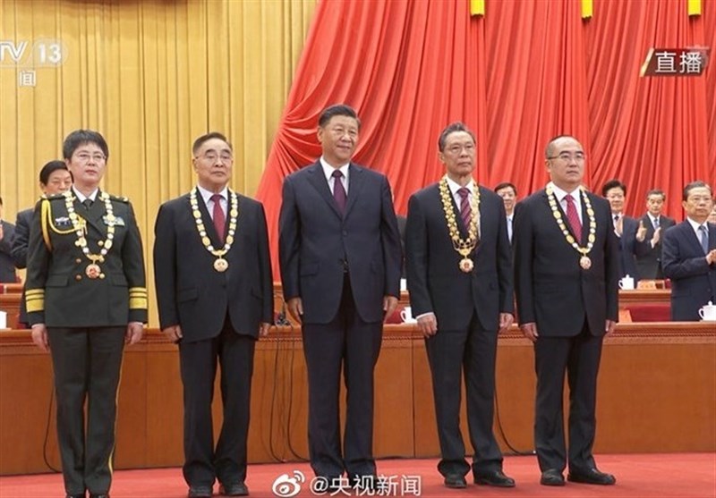 نخستین جلسه دولتی در چین بدون ماسک/تقدیر &quot;شی&quot; از قهرمانان مبارزه با کرونا