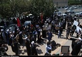 تجمع طلاب در اعتراض به هتک حرمت قرآن کریم و اهانت به پیامبر اکرم (ص) / ‌پرچم‌‌ آمریکا و اسرائیل به آتش کشیده شد