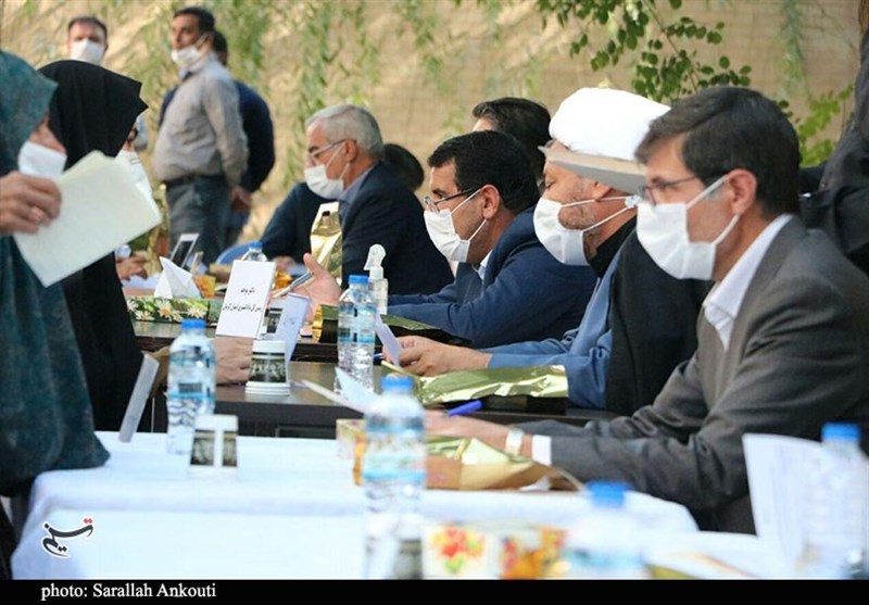 ملاقات مردمی رئیس کل دادگستری استان کرمان با خانواده‌های زندانیان به روایت تصویر