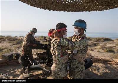 Iranian Forces Exercise Amphibious Offense in War Game