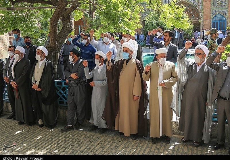 تجمع مردم استان کردستان در محکومیت هتک حرمت به پیامبر اسلام(ص) از قاب دوربین