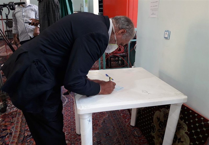 ناظران بهداشتی در 244 شعبه اخذ رای غرب استان گستان حضور دارند