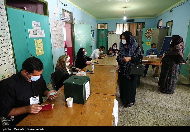 حضور پرشور مردم غرب گلستان در پای صندوق‌های رای با رعایت کامل پروتکل‌های بهداشتی+تصاویر