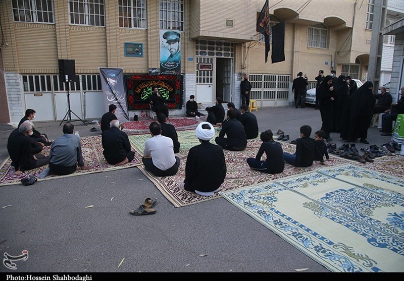 برگزاری مراسم عزاداری دهه سوم ماه محرم مقابل منزل شهید ایمانی به روایت تصویر