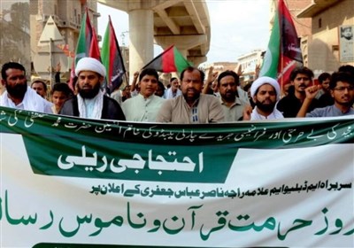مسلمانان پاکستانی در اعتراض به نشریه هتاک فرانسوی خواستار احضار فوری سفیر این کشور شدند
