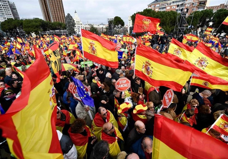 Madrid Protesters Demand Spanish PM’s Resignation (+Video)