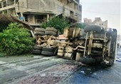 واژگونی میکسر حامل بتن پس از تصادف با 2 خودرو در شمال تهران + تصاویر