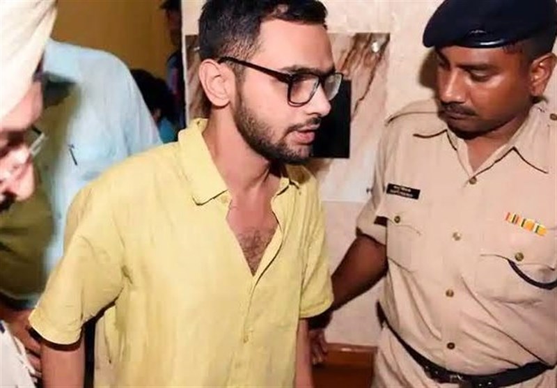 انتقاد فعالان اجتماعی هند از دستگیری یک جوان مسلمان به اتهام مشارکت در ناآرامی‌های دهلی‌نو