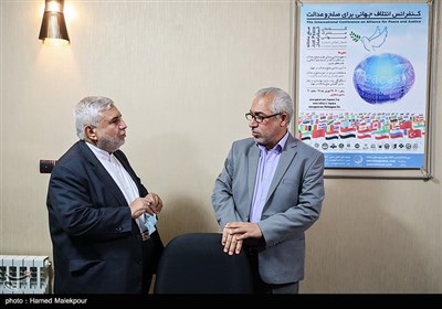 داوود عامری دبیرکل مجمع جهانی صلح اسلامی و محسن پاک آیین دبیر کنفرانس ائتلاف جهانی برای صلح و عدالت