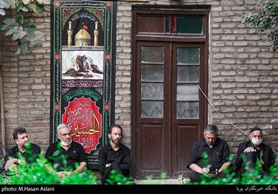 روضه خانگی آخرین روزهای ماه محرم در محله درکه تهران