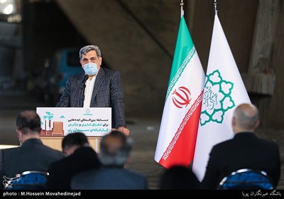 پیروز حناچی شهردار تهران در اختتامیه مسابقه بین المللی بازآفرینی کارخانه سیمان ری