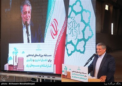 محسن هاشمی رئیس شورای شهر تهران در اختتامیه مسابقه بین المللی بازآفرینی کارخانه سیمان ری