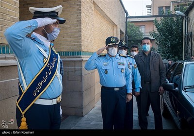 ورود امیر عزیز نصیرزاده فرمانده نیروی هوایی ارتش به مراسم رونمایی از مستند نبردهای فانتوم