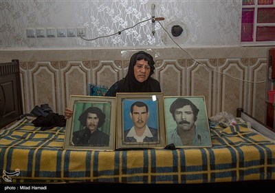 زهرا مزرعه و عکسایی از برادر ، پسر و همسر که هر سه در جنگ شهید شده اند .