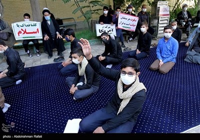تجمع طلاب حوزه علمیه همدان در محکومیت سازش امارات و بحرین با اسرائیل
