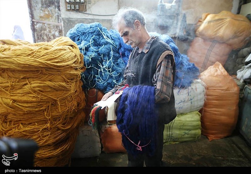 کارگاه رنگرزی سنتی نخ قالی در خراسان شمالی به روایت تصاویر