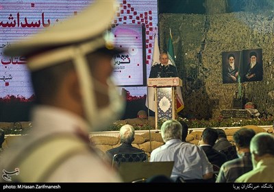 سخنرانی سردار سرلشگر یحیی رحیم صفوی در مراسم رونمایی از تقریظ رهبر انقلاب برای کتاب (مربع‌های قرمز)
