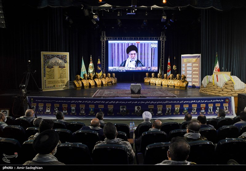 Leader Lauds Iran’s Single-Handed Battle with West, East in Sacred Defense