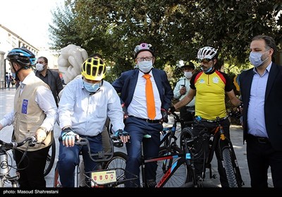 دوچرخه سواری شهردار تهران با سفرای چند کشور