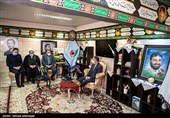 دیدار وزیر ارشاد با خانواده شهیدان حاج حسن تهرانی مقدم پدر موشکی ایران و علی تهرانی مقدم 