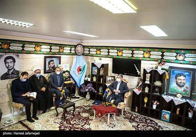 دیدار وزیر ارشاد با خانواده شهیدان حاج حسن تهرانی مقدم پدر موشکی ایران و علی تهرانی مقدم 