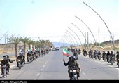 نمایش اقتدار و صلابت دانشآموزان بسیجی سیریک با برگزاری رژه موتوری+تصاویر