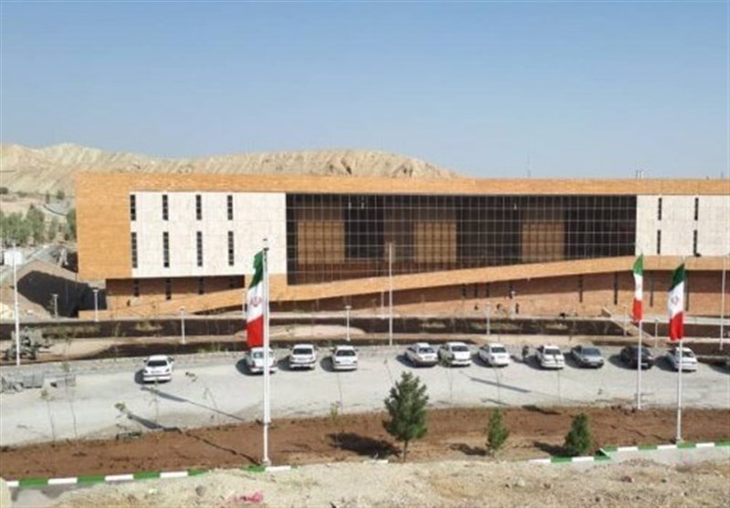 کتابخانه باغ موزه انقلاب اسلامی قم به غنی ترین کتابخانه فرهنگ ایثار و شهادت تبدیل می شود