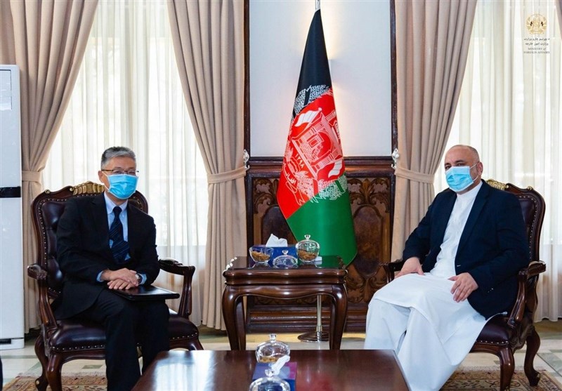 تاکید بر آتش‌بس در افغانستان؛ رایزنی «اتمر» با نماینده سازمان ملل و سفیر چین