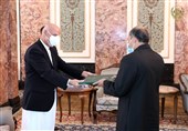 غنی در دیدار با سفیر پاکستان: پایان جنگ در افغانستان به نفع کشورهای منطقه است