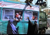 حضور کاروان نمادین اعزام رزمندگان به مناطق جنگی در کرج از قاب دوربین