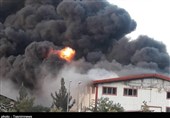 مهار آتش سوزی واحد صنعتی در شهرک اشتهارد/ حادثه تلفات جانی نداشت