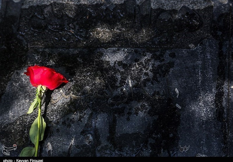 عطرافشانی و غبارروبی مزار شهدای کردستان به روایت تصویر