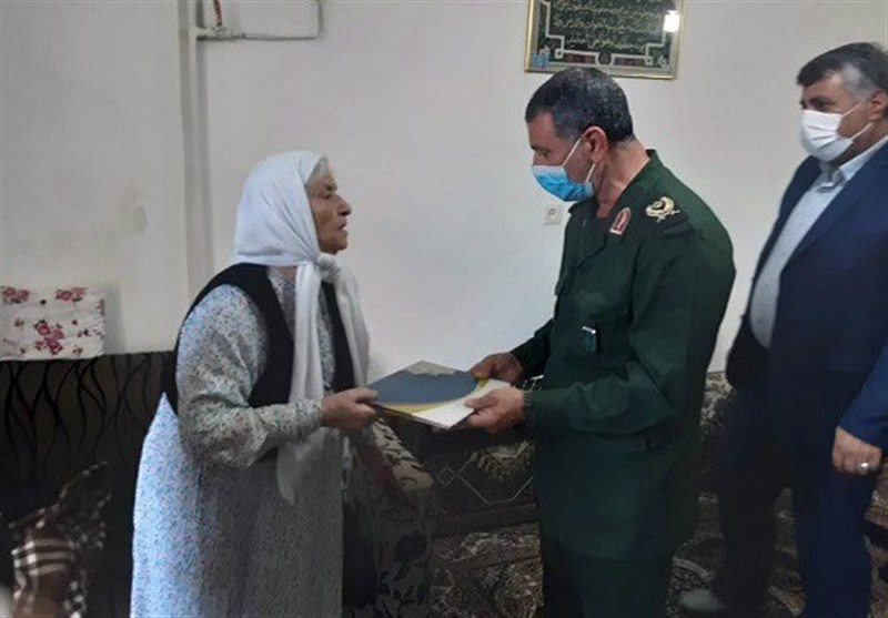فرمانده سپاه بیت‌المقدس با خانواده‌های معظم شهدای کردستان دیدار کرد+تصاویر