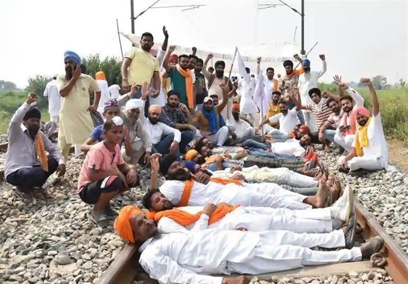 اعتراض خاص کشاورزان هندی به تصویب قانون اصلاحات کشاورزی حرکت قطارها را لغو کرد