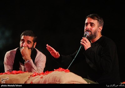 مداحی محمدحسین پویانفر در مراسم شب های پر ستاره در گلزار شهدا