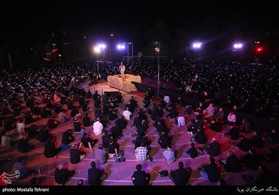 روایتگری حاج حسین یکتا در مراسم شب های پر ستاره در گلزار شهدا