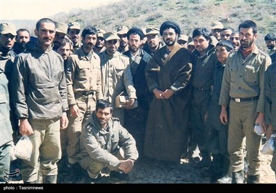 سابقه سال‌های متمادی حضور در عرصه عقیدتی سیاسی ارتش جمهوری اسلامی ایران وی را به چهره سرشناس در ارتش جمهوری اسلامی ایران تبدیل کرده است.