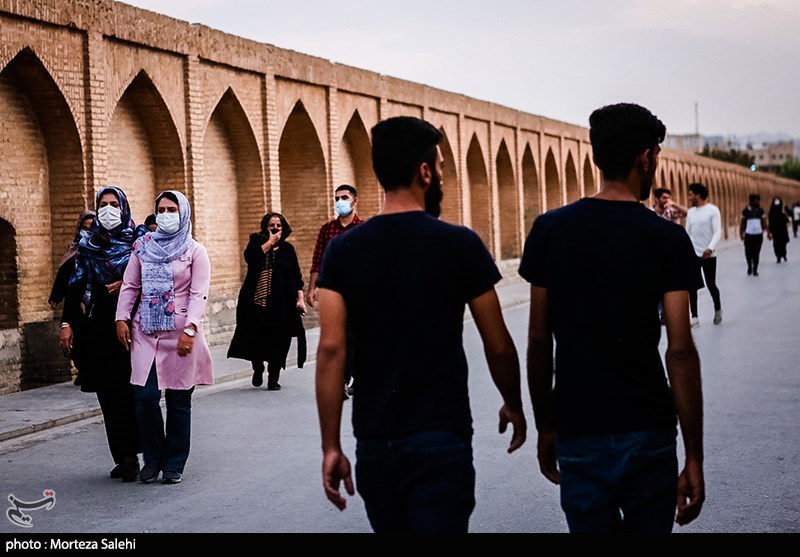 اصفهان| تمدید برخی محدودیت‌های کرونایی تا پایان ماه صفر/ تصمیم درباره دورکاری کارمندان برعهده مدیران است