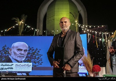 تقدیر از جمشید هاشم پور در اختتامیه جشنواره فیلم مقاومت
