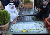 حضور زائر کویتی در جمع زائران مزار سیدالشهدای جبهه مقاومت در کرمان