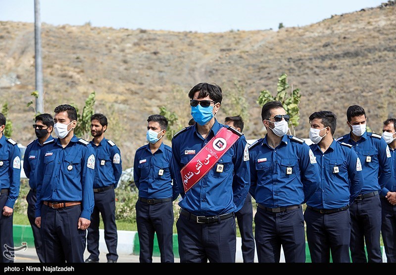 آتش‌نشانان فداکار زینت‌بخش قاب‌های شهری مشهد شدند+تصاویر