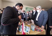 ستاری از نمایشگاه محصولات فناورانه مرکز رشد دانشگاه زنجان بازدید کرد + تصاویر