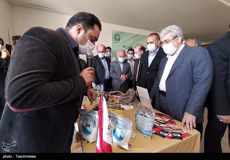 ستاری از نمایشگاه محصولات فناورانه مرکز رشد دانشگاه زنجان بازدید کرد + تصاویر