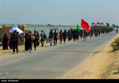 Thousands of Iraqis Start Great Arbaeen March despite Coronavirus Restrictions