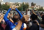 تجمع دوباره هواداران استقلال مقابل مجلس شورای اسلامی