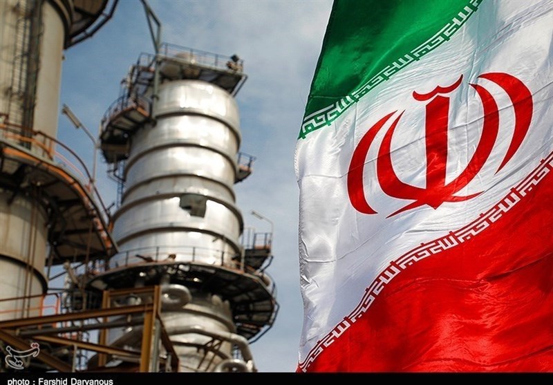 ایران.. انتاج 115 ملیون لیتر من مادة البنزین یومیاً