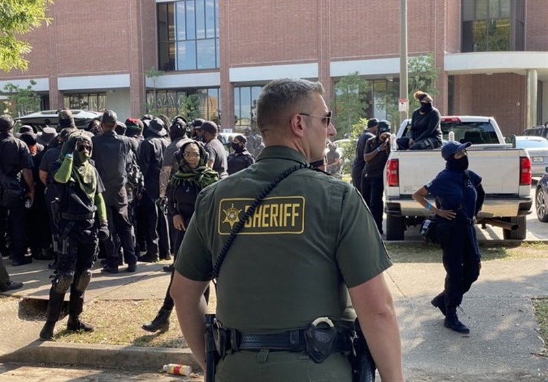Heavily Armed Black-Clad Militia March against Police Violence in Louisiana (+Video)