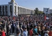 حمله معترضان قرقیزی به مقر ریاست‌جمهوری در بیشکک/ معترضان رئیس‌جمهور سابق قرقیزستان را از زندان آزاد کردند