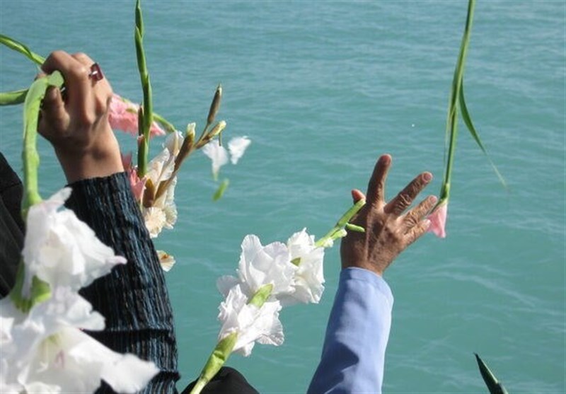 بوشهر| محل شهادت دریادلان ایرانی در خلیج فارس گلباران شد