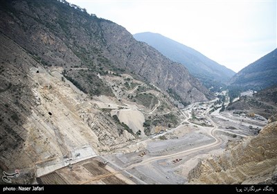 پروژه سد و نیروگاه آبی هراز در فاصله 24 کیلومتری جنوب شهرستان آمل در جاده هراز و برروی رودخانه هراز در استان مازندران